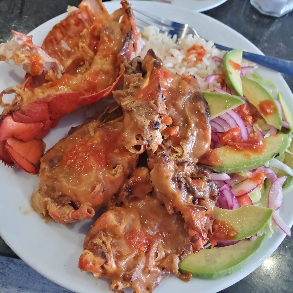 100% SALVADOREÑO Restaurant & Take out