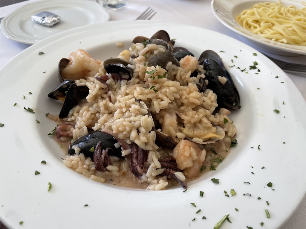 Betty Lou's Seafood & Grill