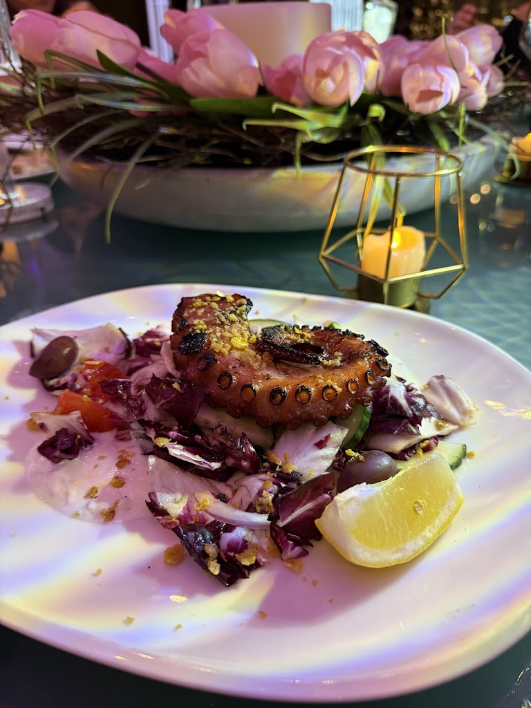Cagney's Steakhouse & Winebar