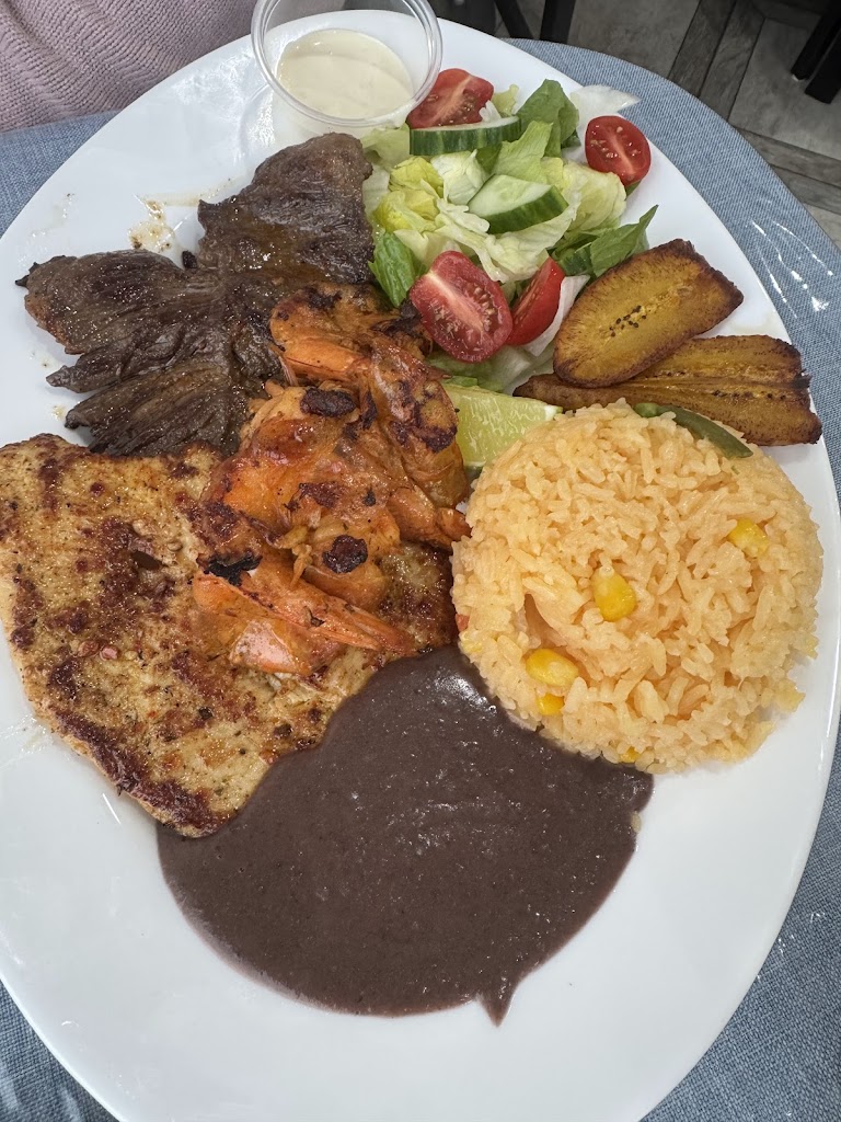 Casa de la Abuela, Salvadoran Restaurant
