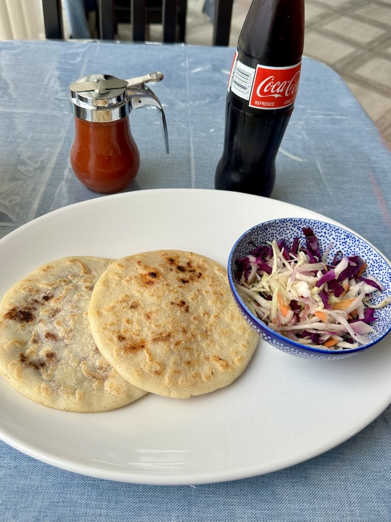 Casa de la Abuela, Salvadoran Restaurant
