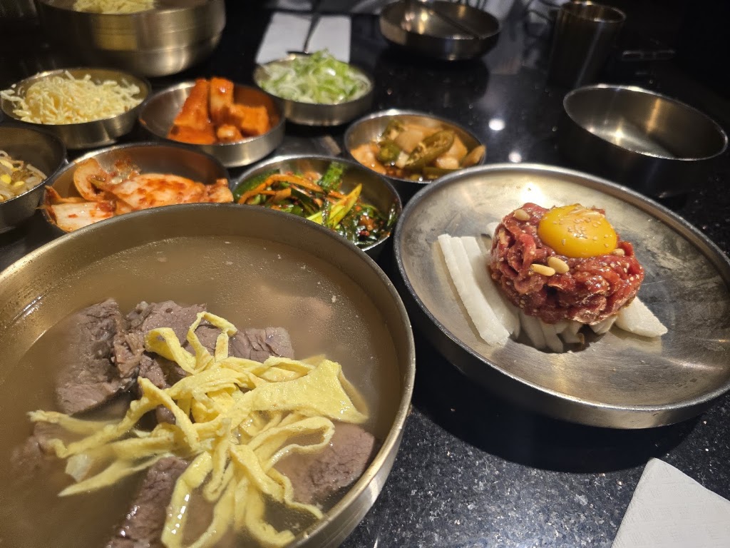 Daeho Kalbijim & Beef Soup