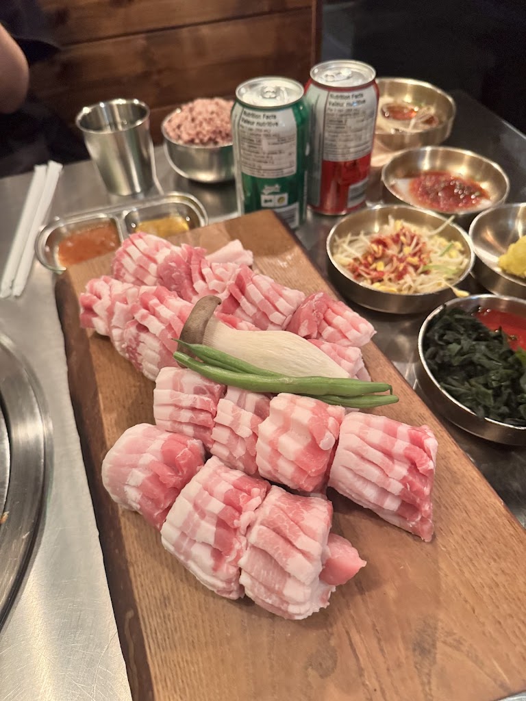 Daldongnae Korean BBQ - Dundas Square