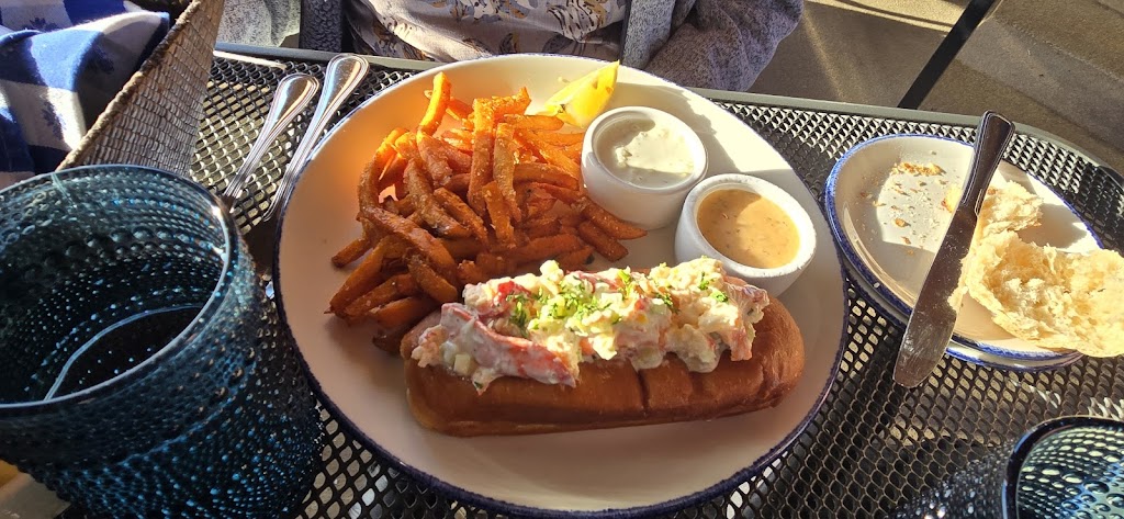 Duke's Seafood South Lake Union