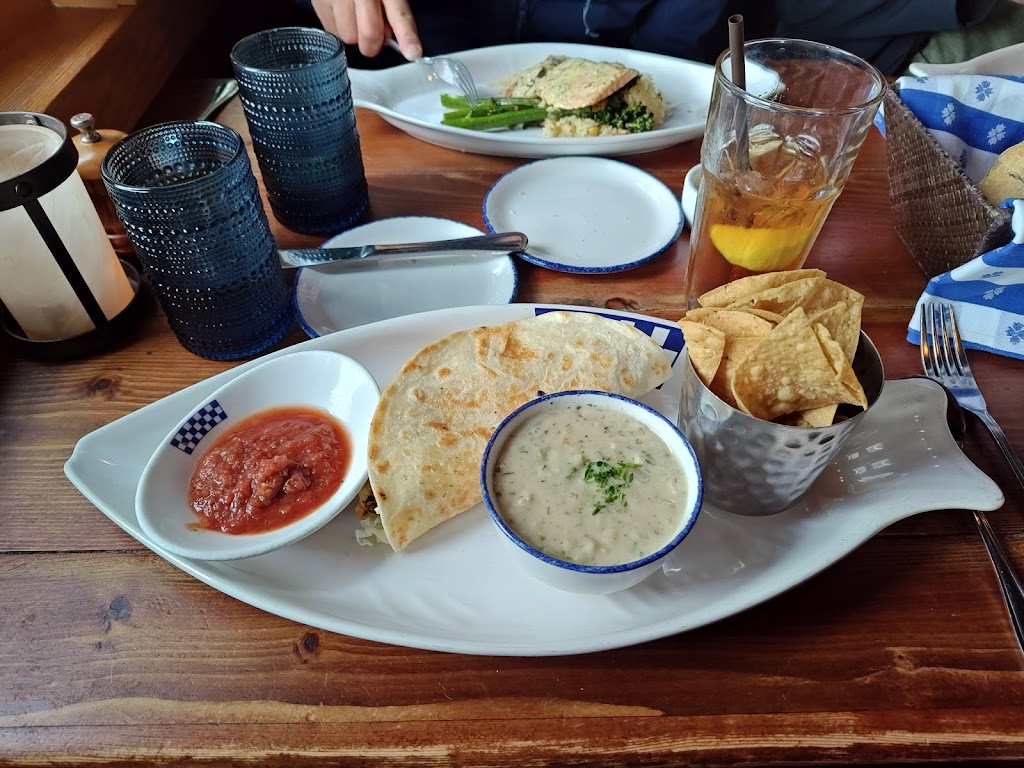Duke's Seafood South Lake Union