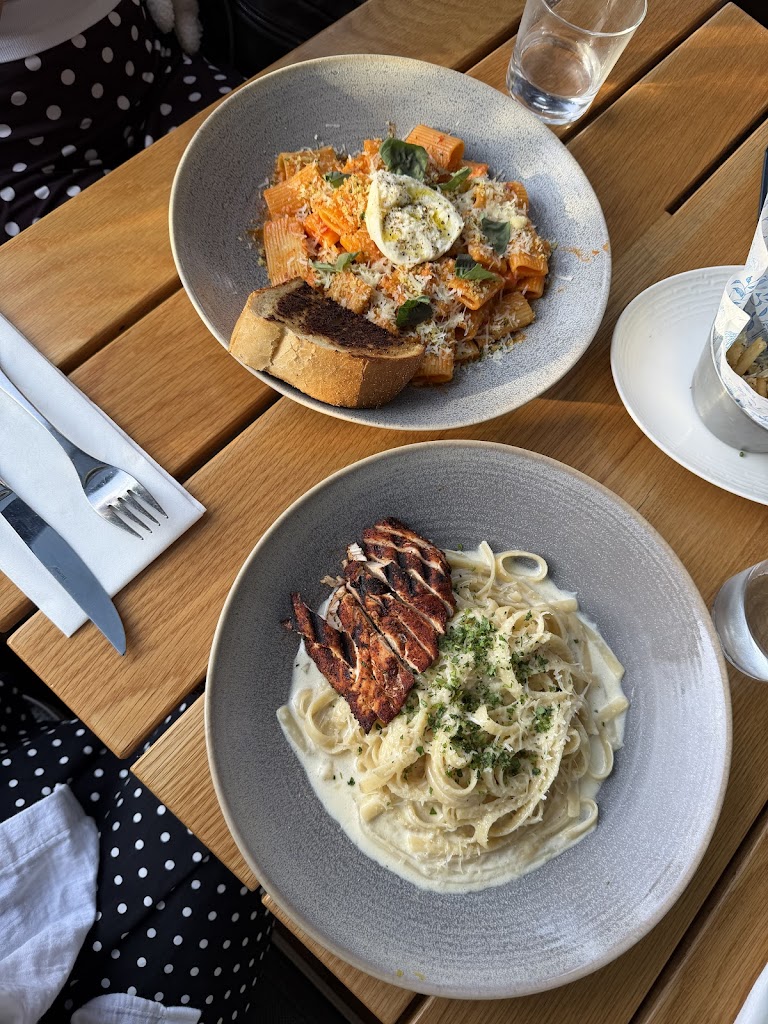Earls Kitchen + Bar