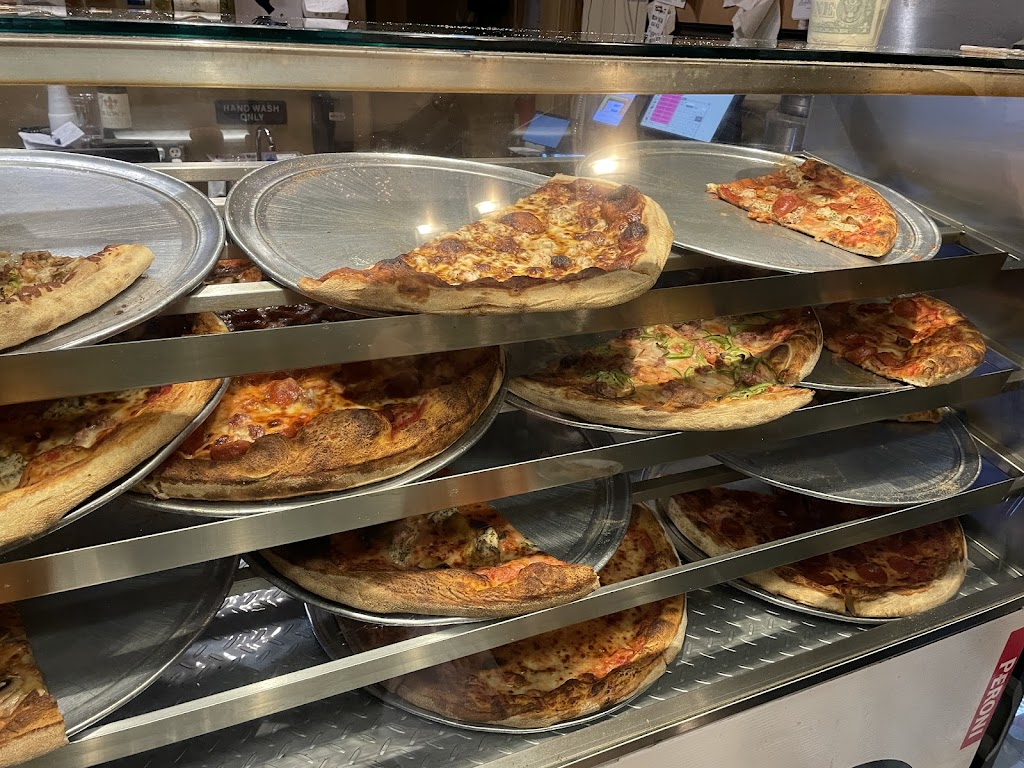 Ernesto's Pizza