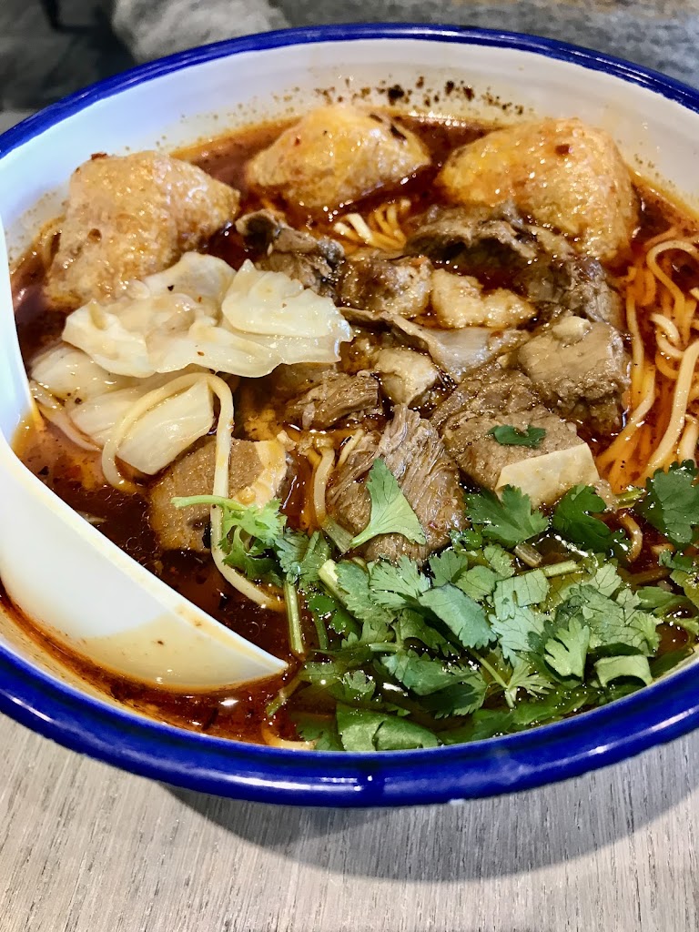 FLAMING NOODLES / 成嘟嘟燃面
