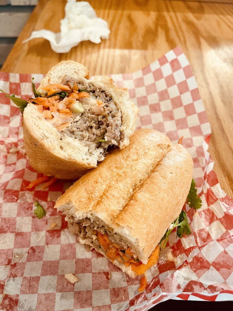 Hello Sandwich & Noodle