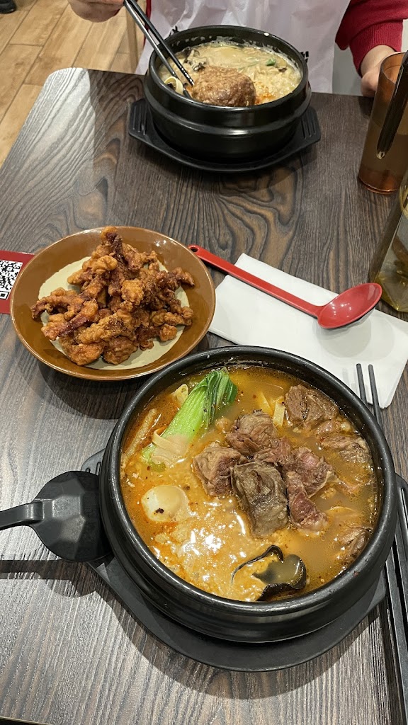 Hot Hot Rice Noodle 麻小辣砂锅米线