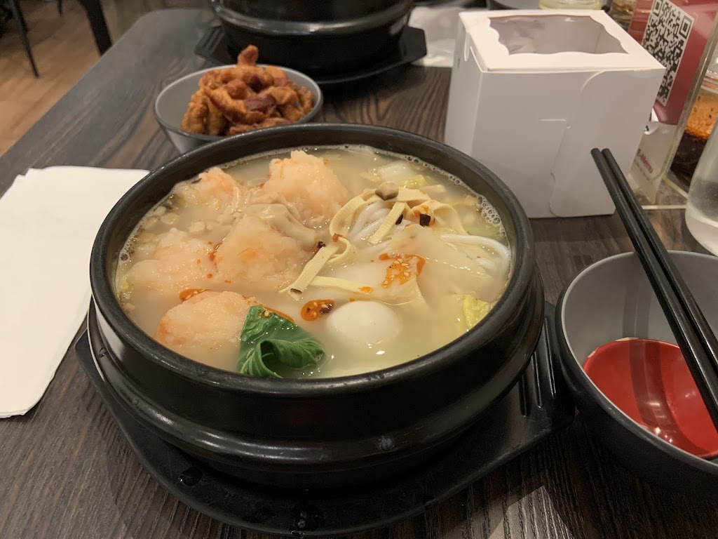 Hot Hot Rice Noodle 麻小辣砂锅米线