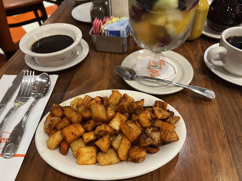 Junior's Restaurant & Bakery