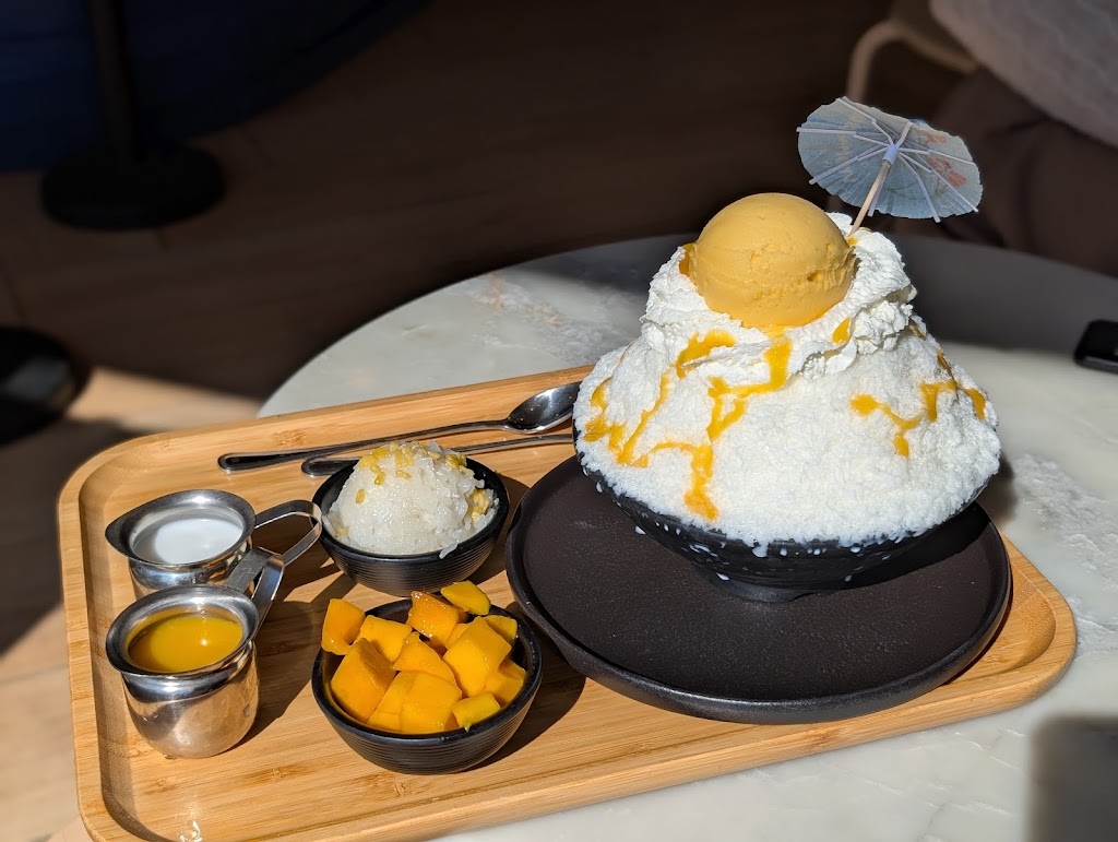 Kanomwaan Thai Gelato and Dessert Cafe