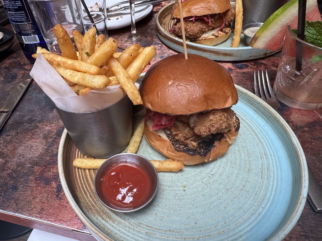 Kokomo Restaurant & Lounge