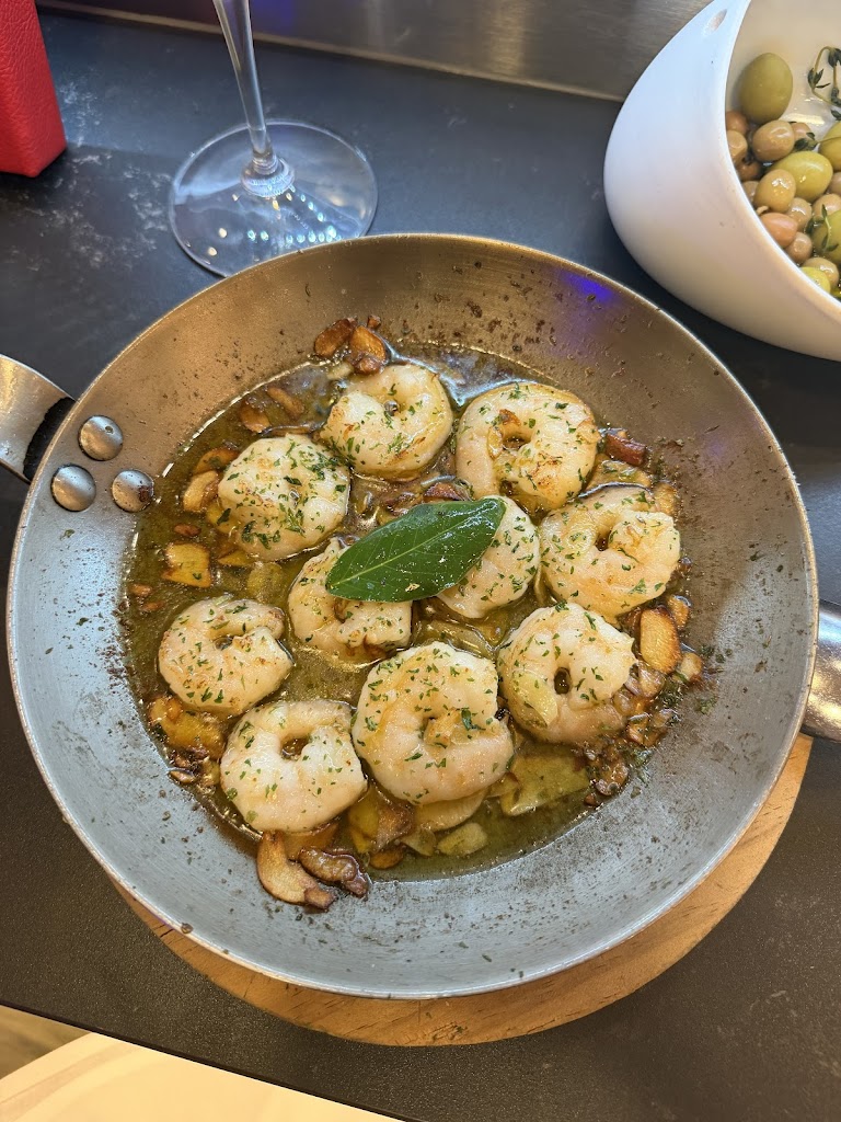 La Barra at Mercado Little Spain