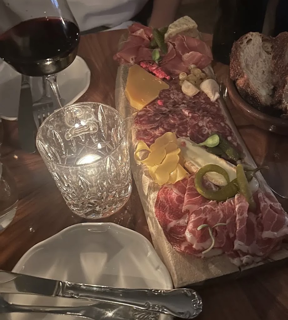 La Compagnie, Centre Street