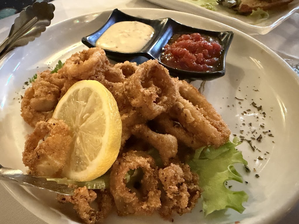 La Grotta On Main