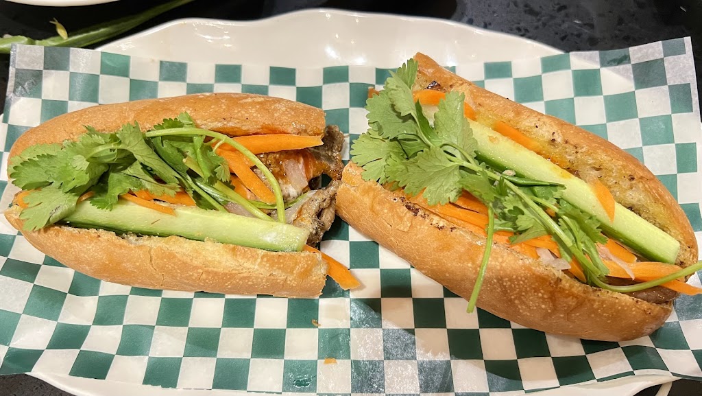 Lá Sen Vietnamese Cuisine