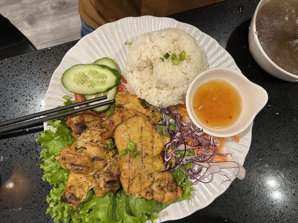 Lá Sen Vietnamese Cuisine