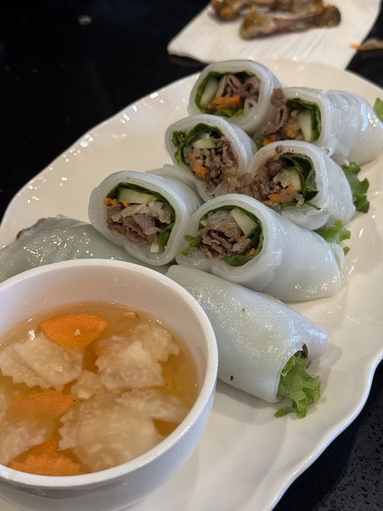 Lá Sen Vietnamese Cuisine