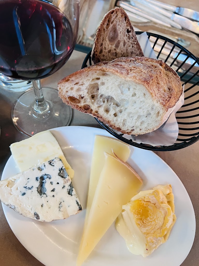 Le Caviste