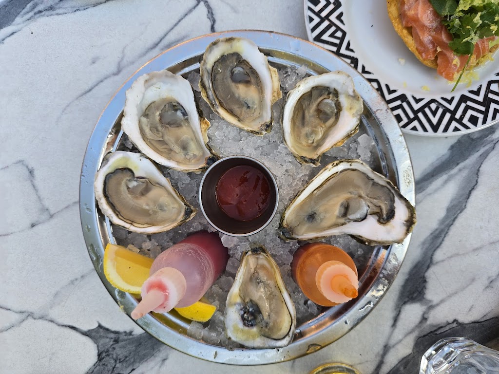LITTLE WHALE OYSTER BAR