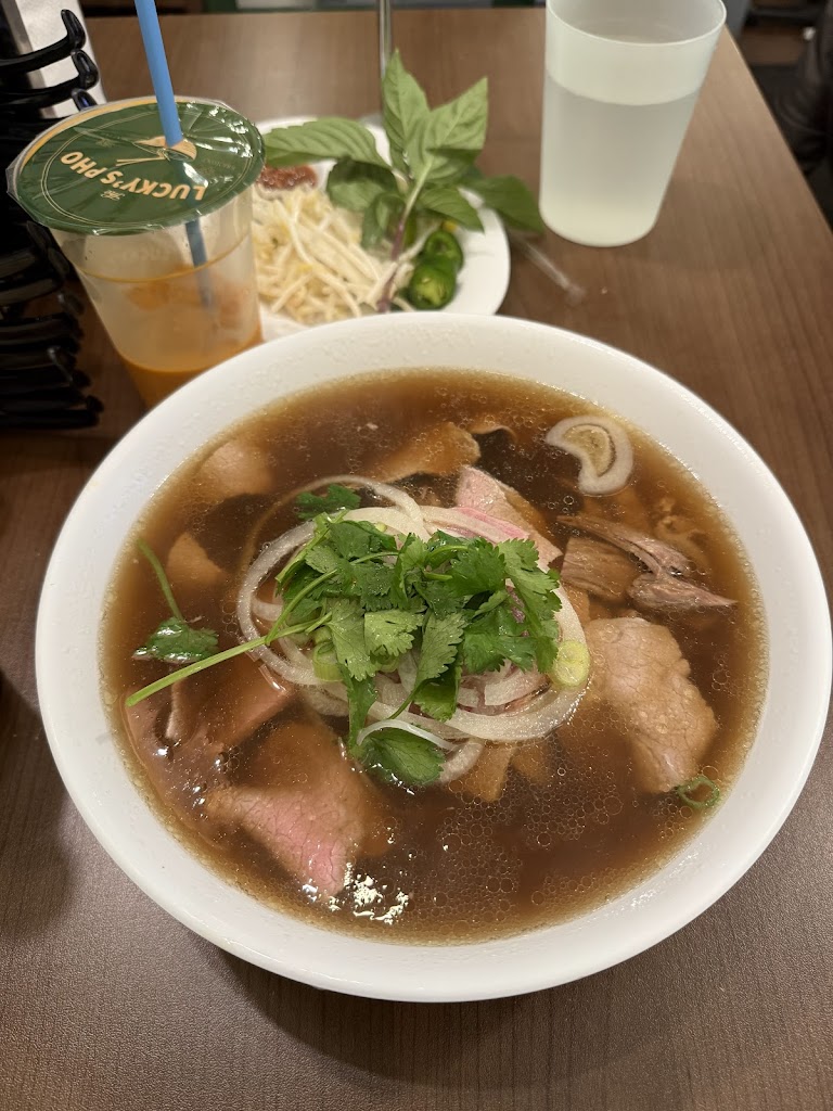 Lucky's Pho