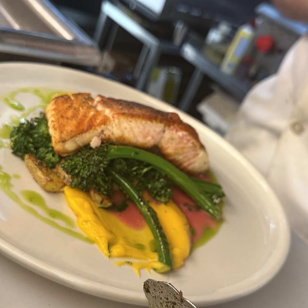 Lume Kitchen and Lounge