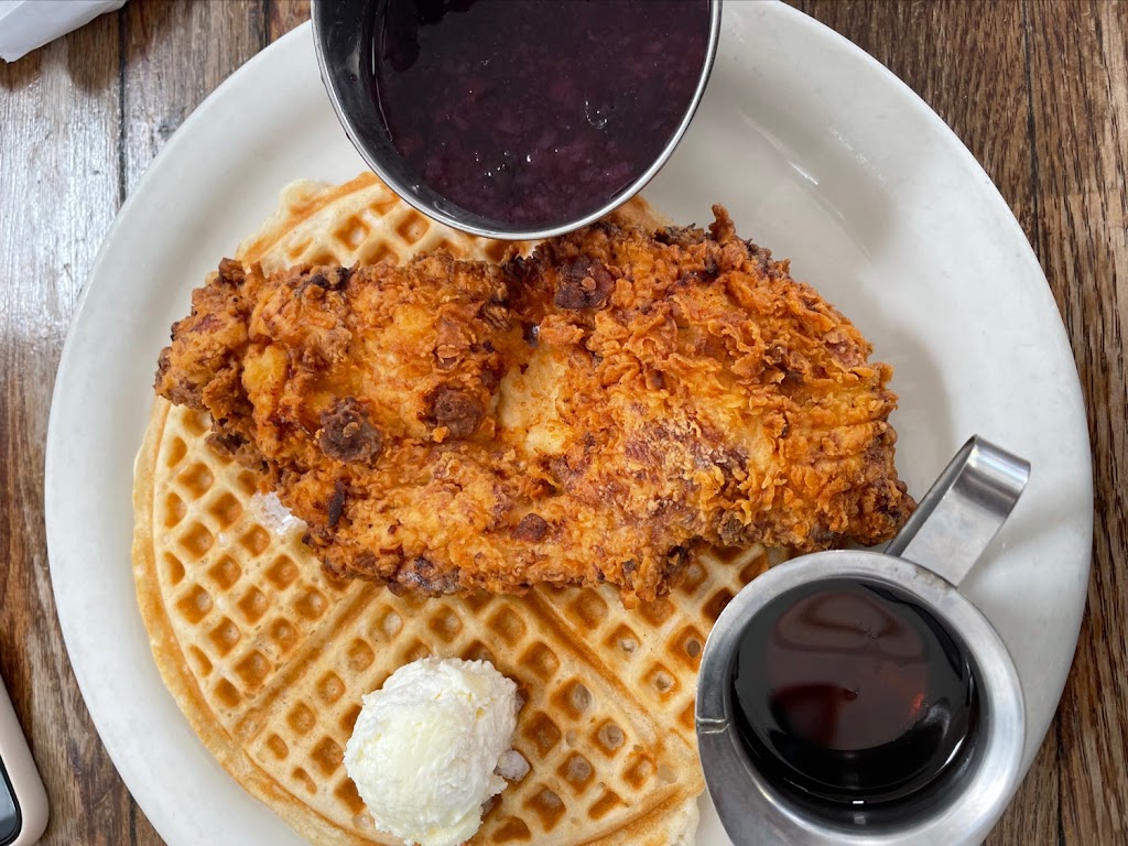 Lynn & Lu's Escapade Cafe