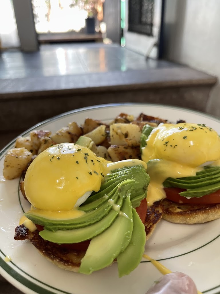 Lynn & Lu's Escapade Cafe