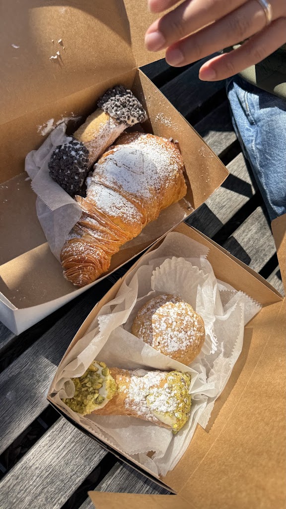 Mike's Pastry