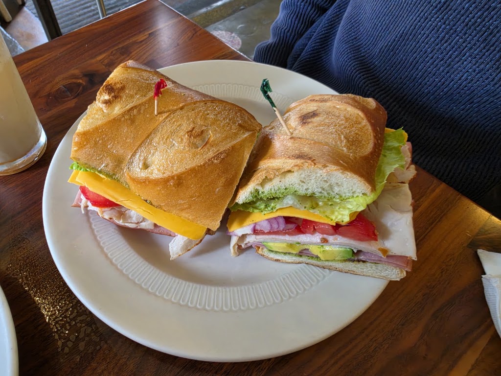 Mo'z Cafe