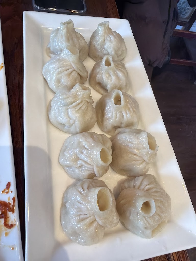 Momo Cafe & Zomsa Bar