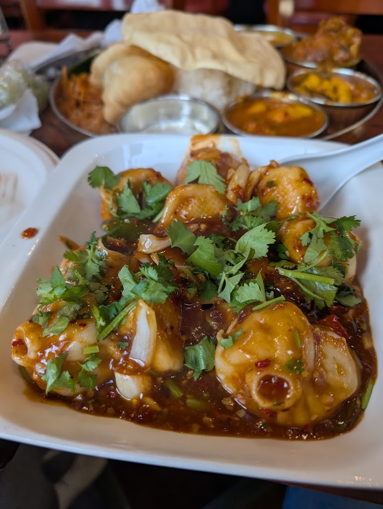 Momo Cafe & Zomsa Bar