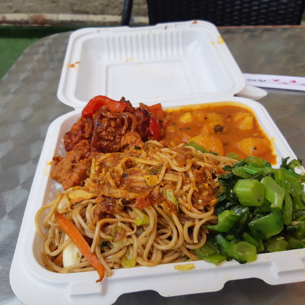 Momo Cafe & Zomsa Bar