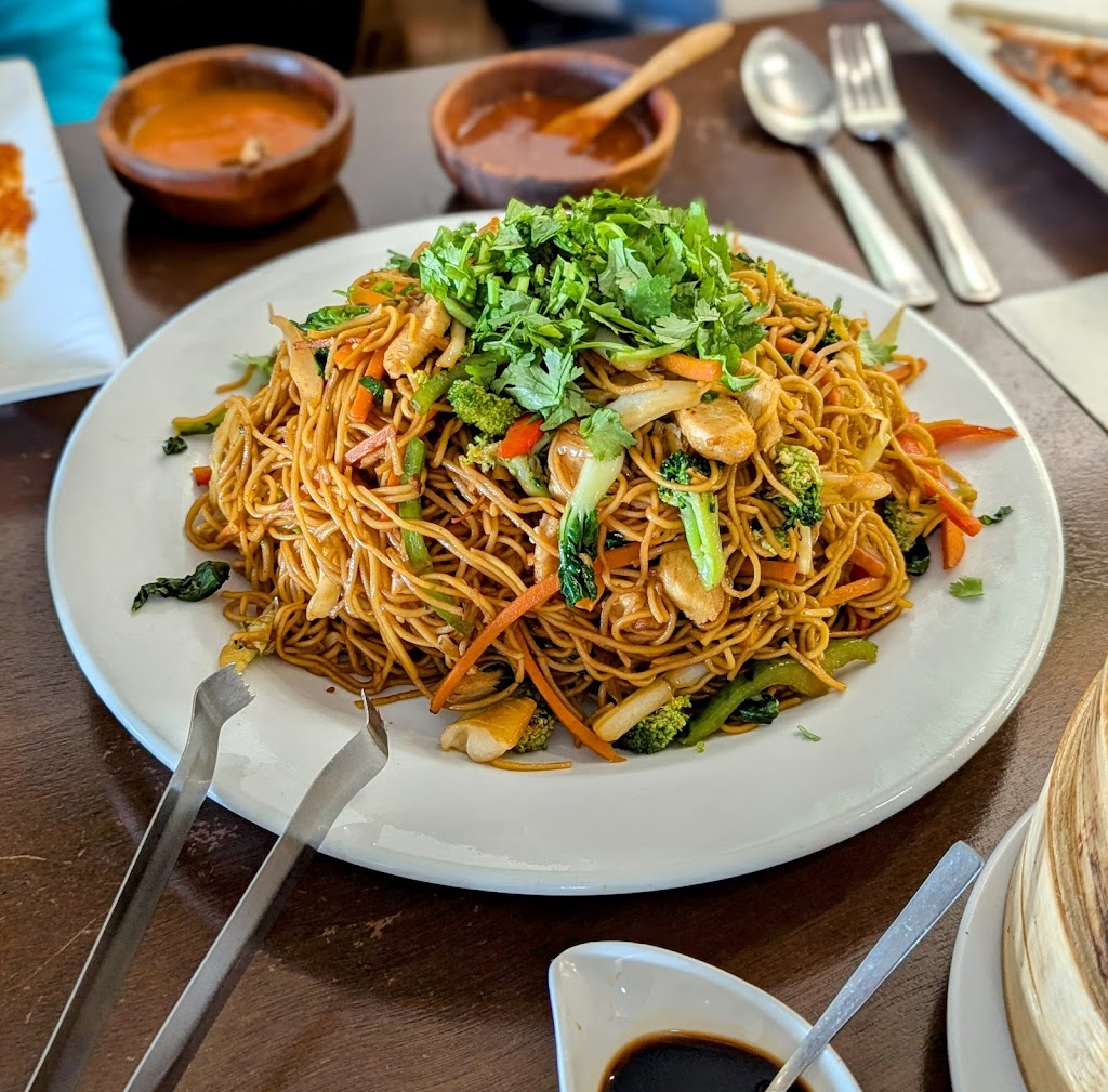 Momo Hut & Gardens