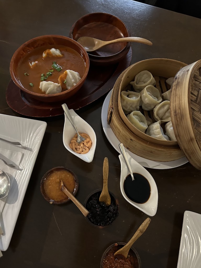 Momo Hut & Gardens