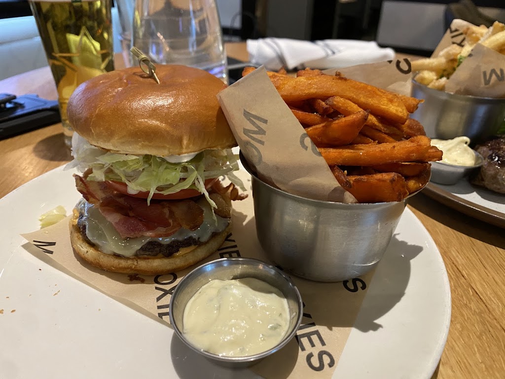 Moxies Scarborough Restaurant