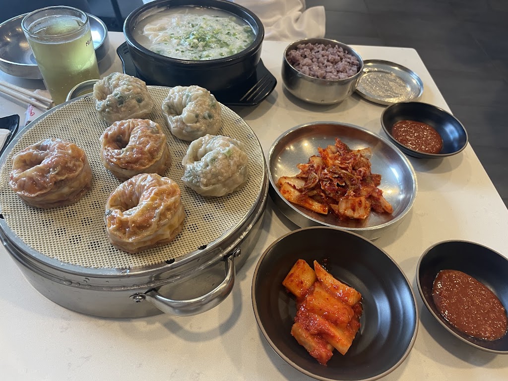 Myeongdong Gyoza Kalguksu - Korean Restaurant (Thornhill)