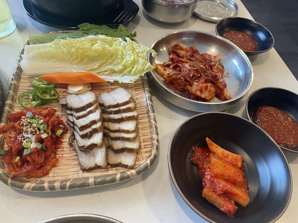 Myeongdong Gyoza Kalguksu - Korean Restaurant (Thornhill)