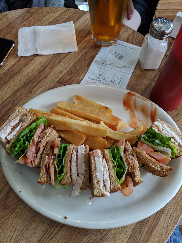 Peanuts Deluxe Cafe