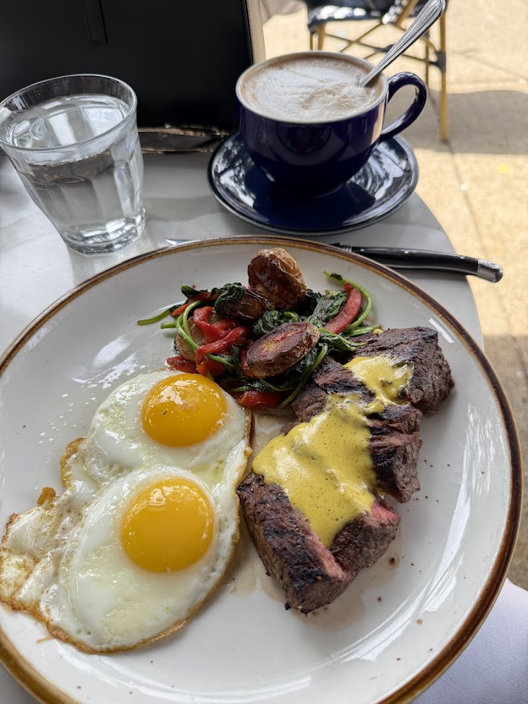 Petit Robert Bistro