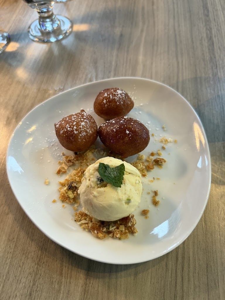 Petros82 Restaurant