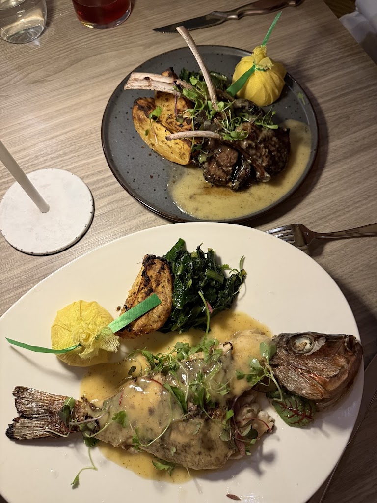 Petros82 Restaurant