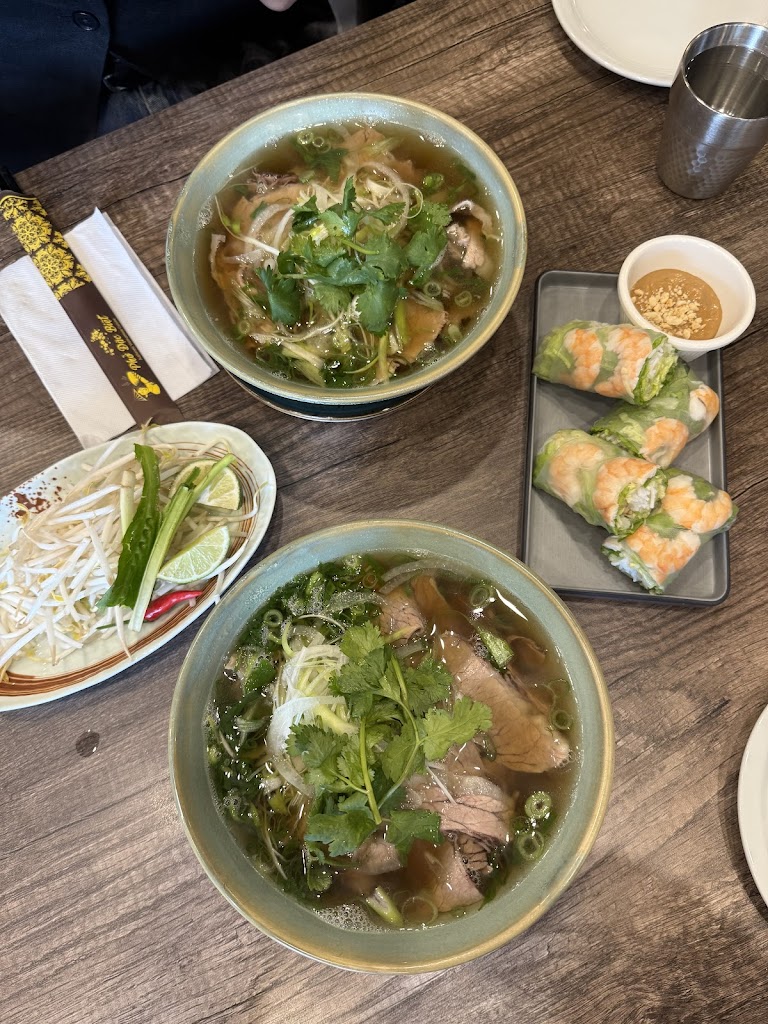 PHO DAC BIET Yonge st