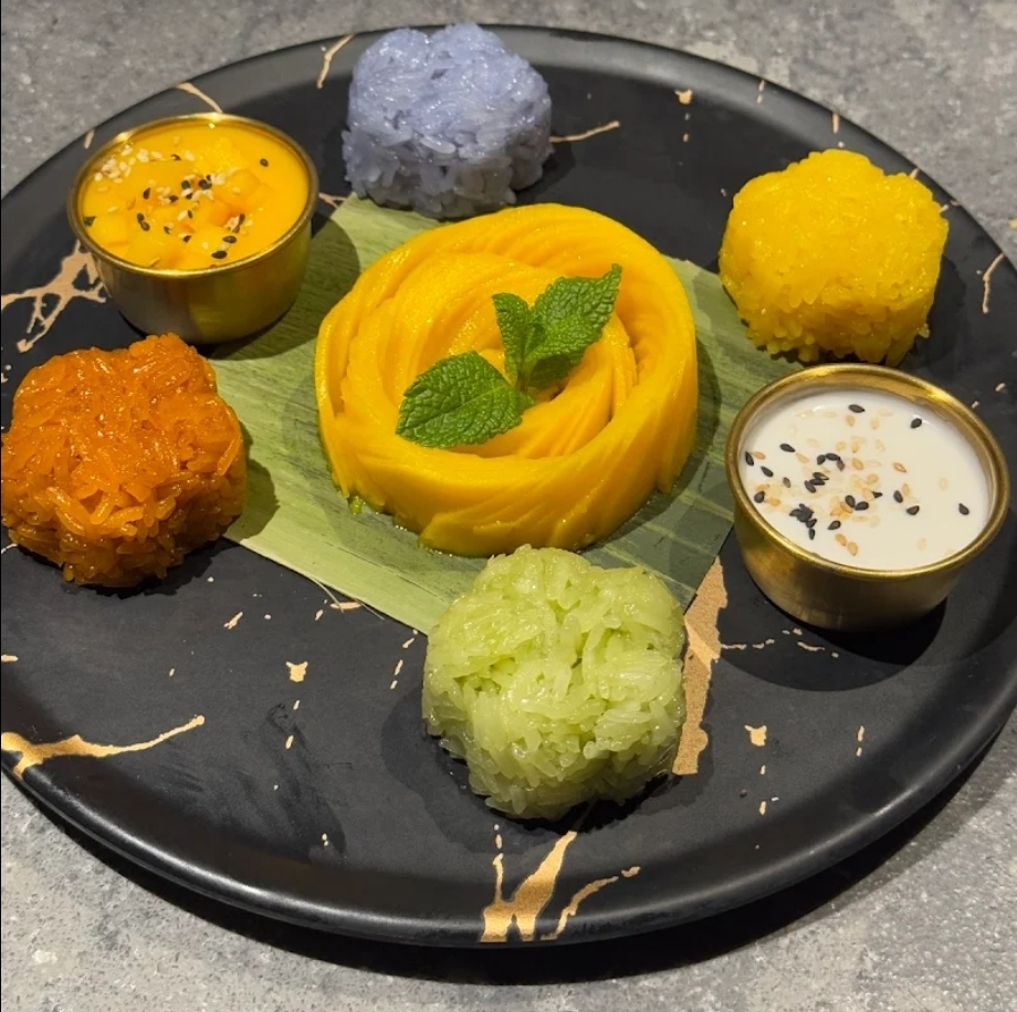 Pii Nong Thai Yonge - Eatery & Experience