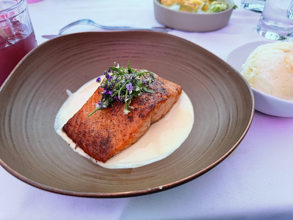 Republica Restaurant Rooftop & Lounge