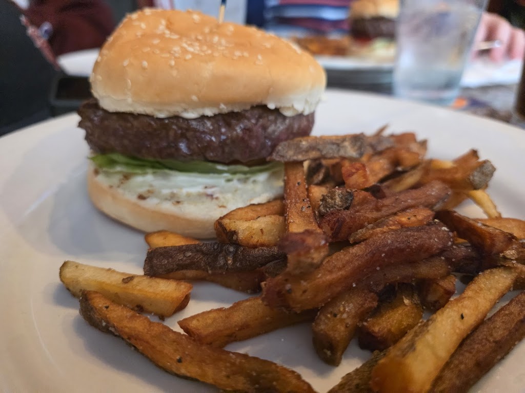 Retro Restaurant & Lounge