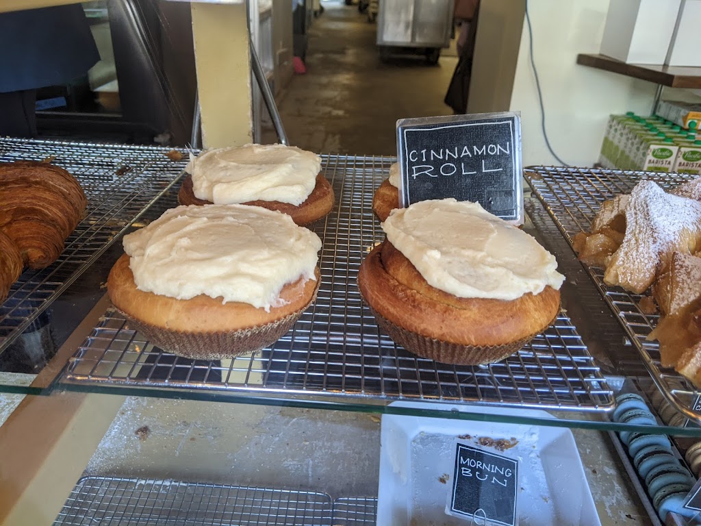 Rosellini’s Fine Cakes & Baked Goods