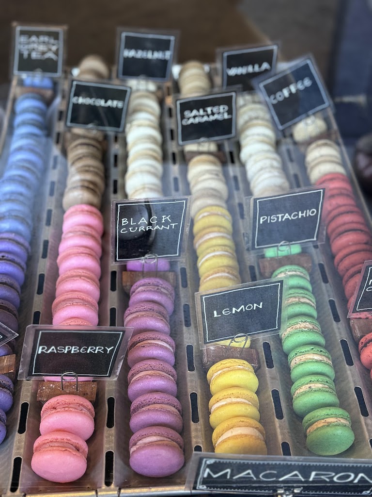 Rosellini’s Fine Cakes & Baked Goods